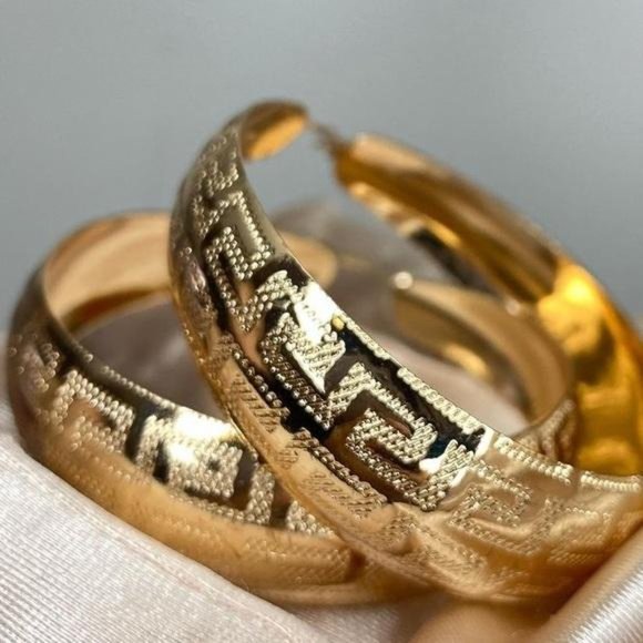 NEW LUXURY 18K GOLD HOOP EARRINGS, WONDERFUL EARRINGS, WOW EARRINGS - Picture 2 of 6